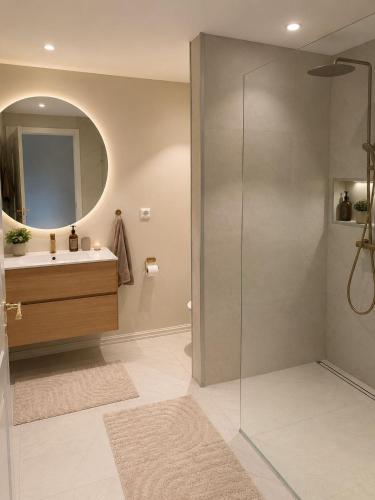 Bright Nordic Apartment Near Beaches & City Center in Ullern