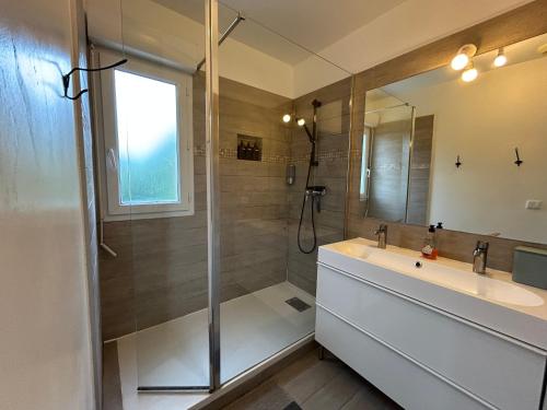 Zuhanyzó, Maison spacieuse et paisible 135 m de confort in Saint-Pierre-du-Perray