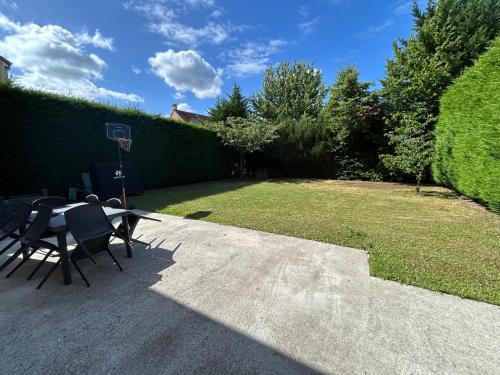 Kert, Maison spacieuse et paisible 135 m de confort in Saint-Pierre-du-Perray