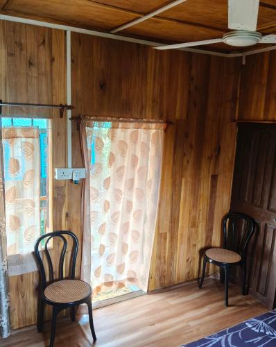 Travellers Hut Homestay Mawlynnong l Blossom Garden in Pynursla