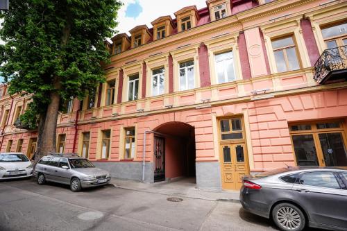 cozy Attic in old tbilisi yard in 提比里斯城