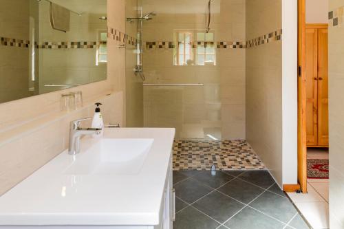Hout Bay Lodge – Hout Bay, TX