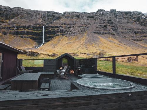Waterfall Villa - Black Beach & Fjord Views in Karlsstaðir