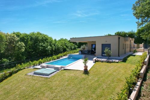Villa Nella – khách sạn tại Tinjan