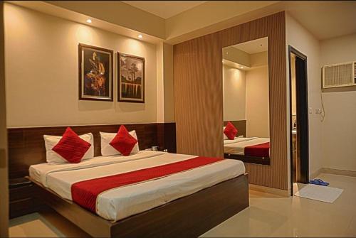 Hotel Shelter- 150 M From Lucknow Railway Station   in Lucknow