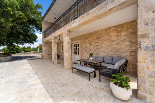 Seadmed, Villa Tia - private Oasis with large pool in Otrić