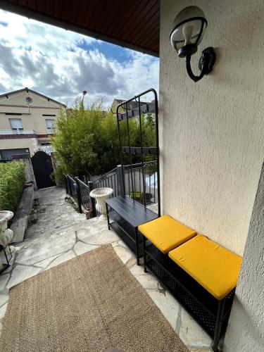 Exterior view, Le " Cerisier" Villa Single bed male shared room daily stay 20h to 10h in La Courneuve