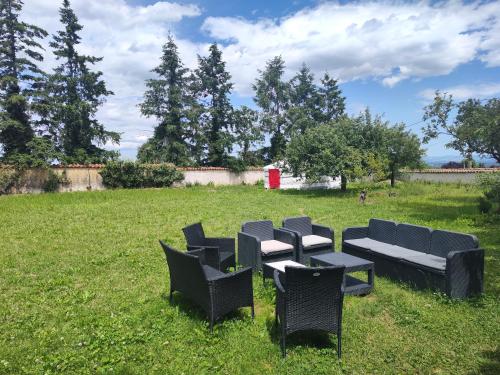 2 yourtes mongoles privatisées (2 yourtes mongoles privatisees) in Marcilly le Chatel