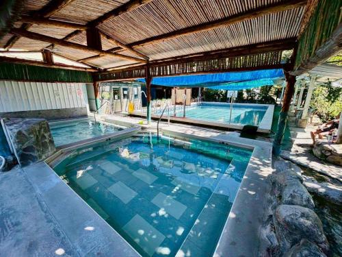 Hot spring bath, 東光行旅 in Xinyi Township
