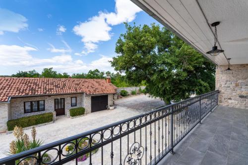 Rõdu/terrass, Villa Tia - private Oasis with large pool in Otrić