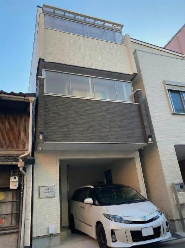 Family House with Free Parking - 5 Min to JR & Metro in North Osaka