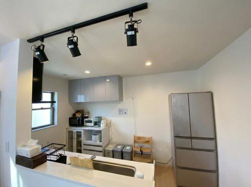Family House with Free Parking - 5 Min to JR & Metro in North Osaka