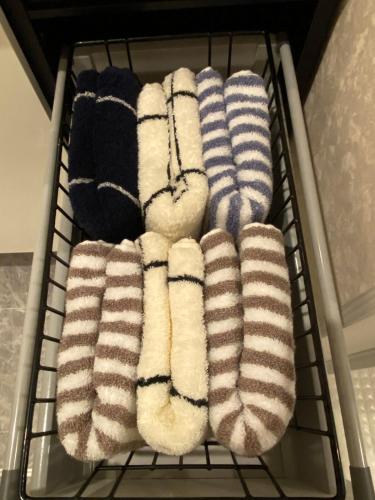 Family House with Free Parking - 5 Min to JR & Metro in North Osaka