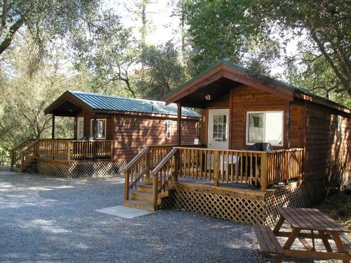 Ponderosa Camping Resort One-Bedroom Cabin 2 - Hotel - Lotus