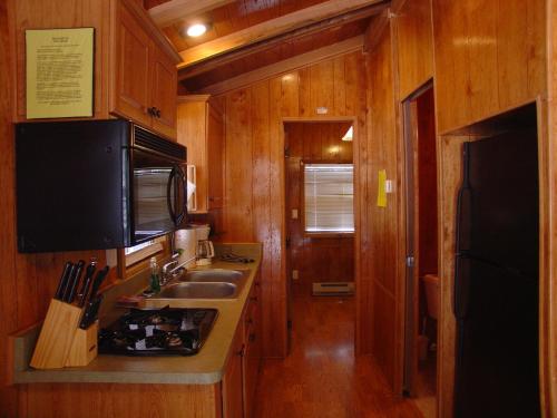 South Jetty Camping Resort Cabin 1 - image 4