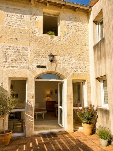 Viesnīcas āriene, Maison au château de Laléard (Maison au chateau de Laleard) in Saint Hilaire De Villefranche ciems