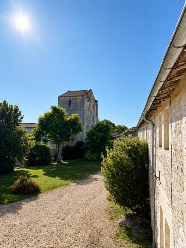 Kilátás, Maison au château de Laléard (Maison au chateau de Laleard) in Saint Hilaire De Villefranche