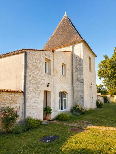 Maison au château de Laléard gîte à louer Juicq