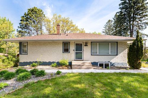 A szálláshely kívülről, 2BR Basement - Near St Paul - WFH Desk & Patio in Oakdale (Minnesota)
