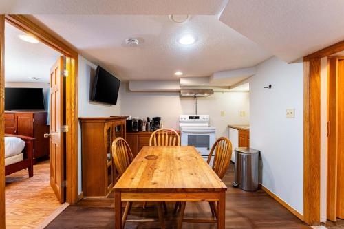 Létesítmények, 2BR Basement - Near St Paul - WFH Desk & Patio in Oakdale (Minnesota)