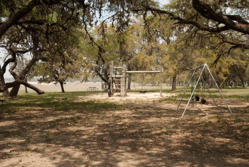 Medina Lake Camping Resort Cabin 7