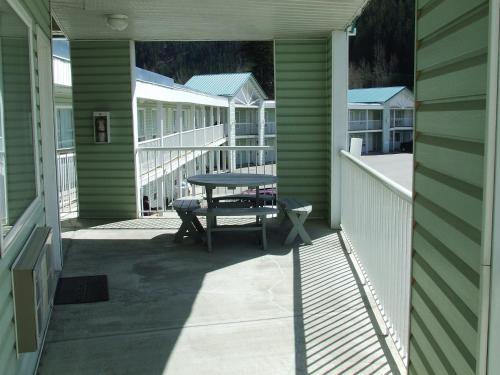 Erkély/terasz, Ponderosa Motor Inn in Golden (BC)