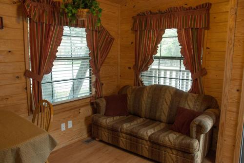 Medina Lake Camping Resort Cabin 3 thumb 3
