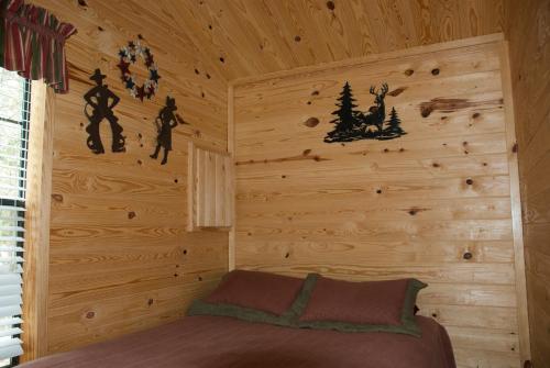 Medina Lake Camping Resort Cabin 3 detail