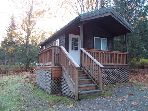 Mount Vernon Camping Resort Studio Cabin 5