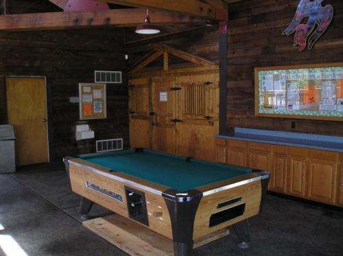Mount Vernon Camping Resort Studio Cabin 5 - image 7