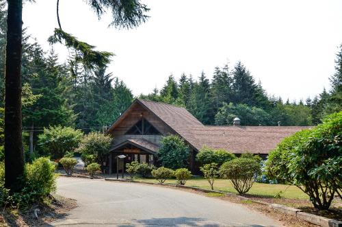 South Jetty Camping Resort Wheelchair Accessible Yurt 3 - image 6