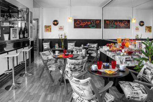 Radio Hotel - image 5