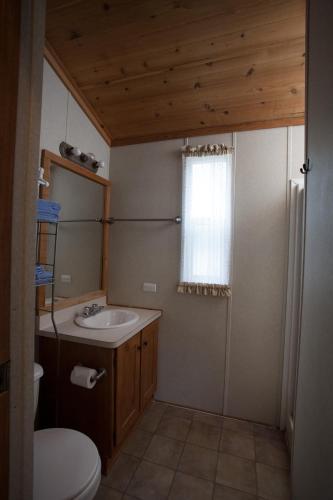Medina Lake Camping Resort Studio Cabin 2 in Lakehills, USA
