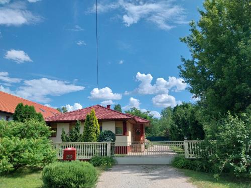 Mangó Vendégház – khách sạn tại Balatonszarszo