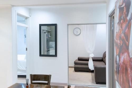 Living in the moment - Two-bedroom flat - image 4