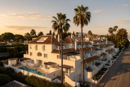 Ivy Pool Nueva Andalucia Bbq