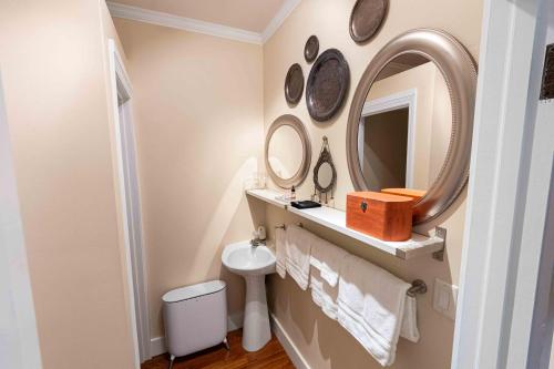 Main Street Inn - image 35