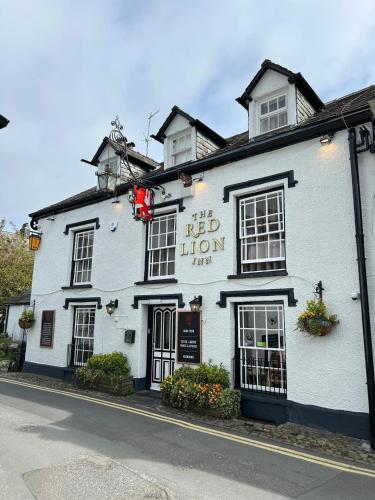 Exterior view of Red Lion Inn