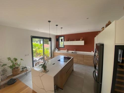 House with pool and sea view in Nice in Ventabrun