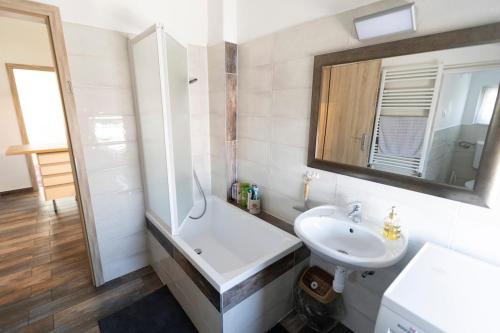 Bathroom, TT Elod 18 in God