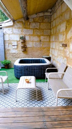 Hot tub, Mas de l'Amarine - Entre Camargue et Provence - Jacuzzi - Wi-Fi in Bellegarde