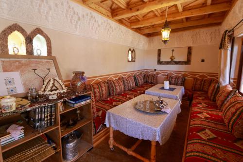 Eagle Lodge in Aroumd