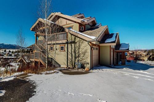 Byers Peak Mountain Escape – Winter Park Retreat with Scenic Views in Fraser, USA