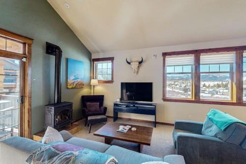 Byers Peak Mountain Escape – Winter Park Retreat with Scenic Views in Fraser, USA