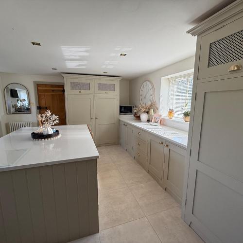 Countryside escape with hot tub & open fire in Norton Malreward