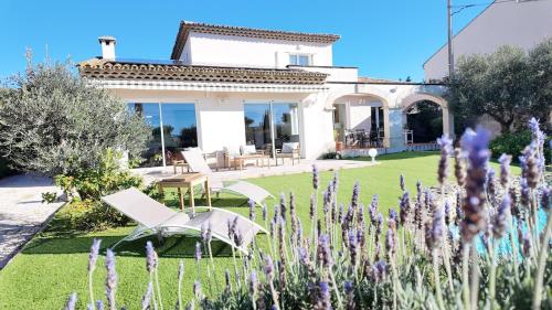 Grande villa provençal avec piscine et proche de la mer - Location, gîte - Carry-le-Rouet