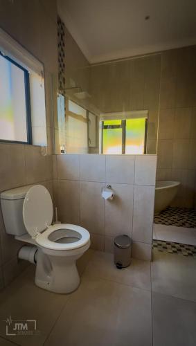 Judith & Sylvester Hideaway - image 4