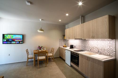 Ivy Residences with Pool in Agia Varvara