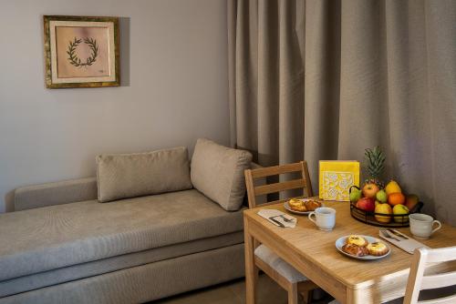 Ivy Residences with Pool in Agia Varvara