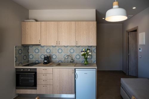 Ivy Residences with Pool in Agia Varvara